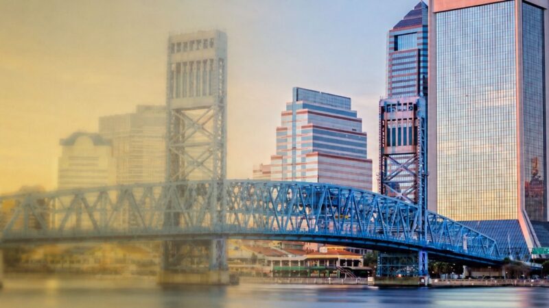 Example of how cataracts affect vision - image of Jacksonville skyline blurry on one side and clear on the other